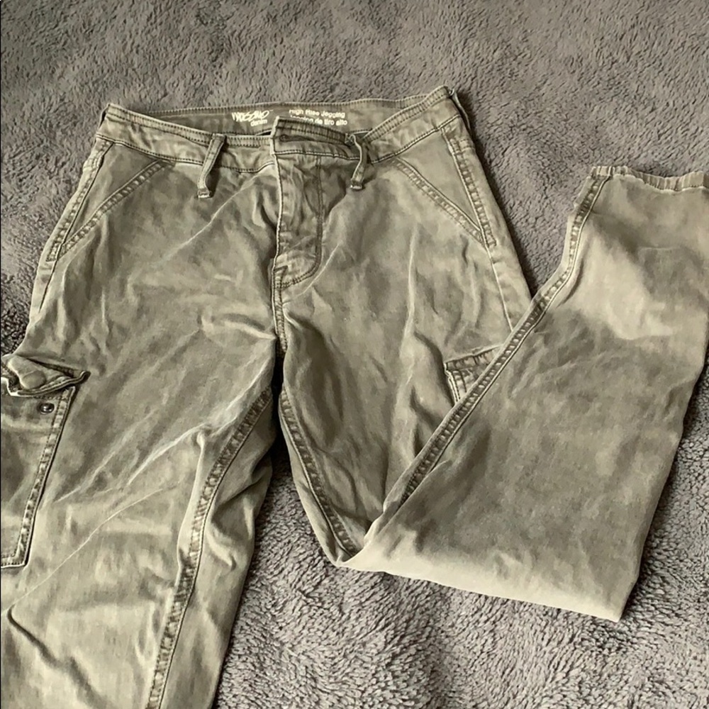Never worn, army green, skinny fit cargo pants
